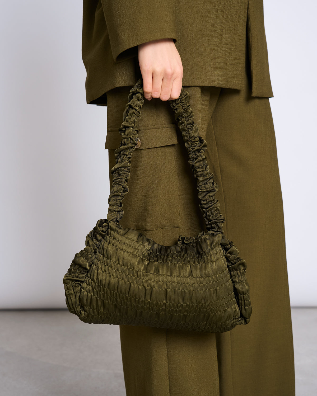 Ruffled Bag AVI
